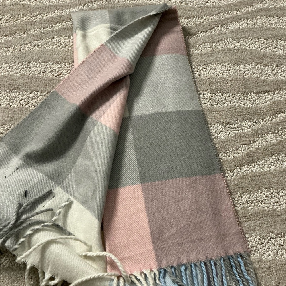 Elegant Pink and Gray Checkered Scarf as Soft as Cashmere - Picture 2 of 2